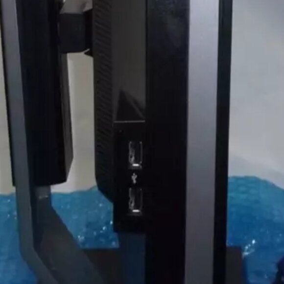 Dell UltraSharp 2209WAF/2210WAF 22" LCD Monitor With Stand - Picture 5 of 5